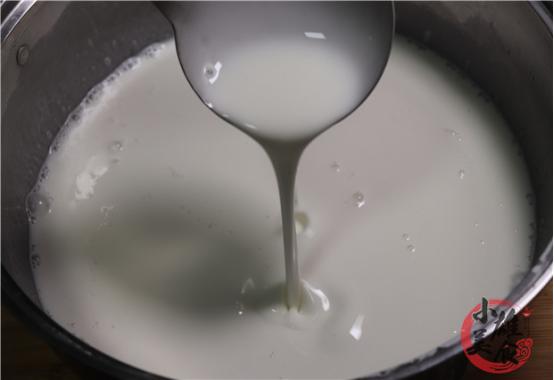 凉皮发黏容易断是什么原因,凉皮发粘还开裂原来这2步没做对