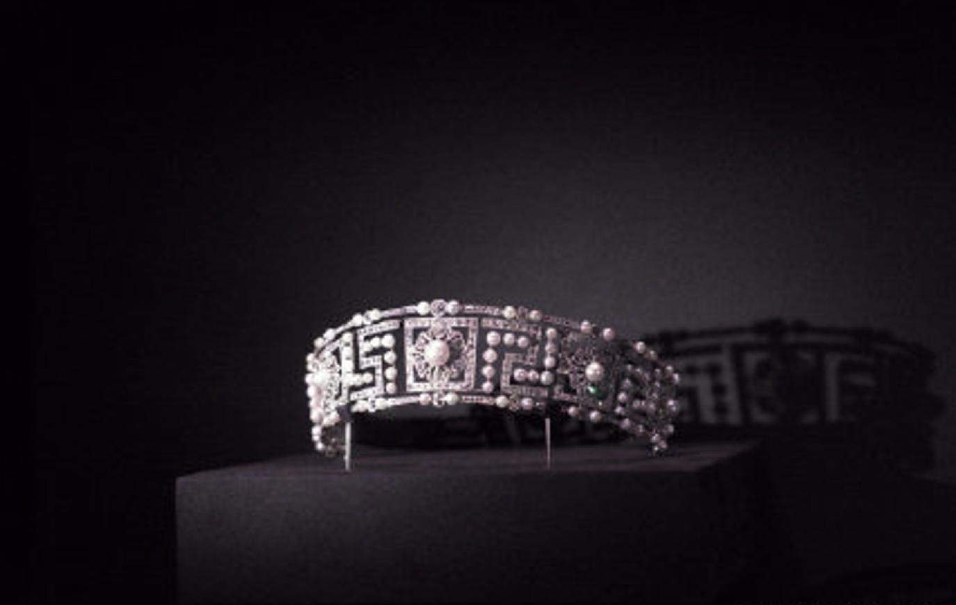 刘嘉玲买100年皇冠多少钱,刘嘉玲把500万古董当花瓶