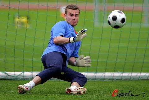 一场足球比赛跑多少步,一场足球比赛球员跑动距离