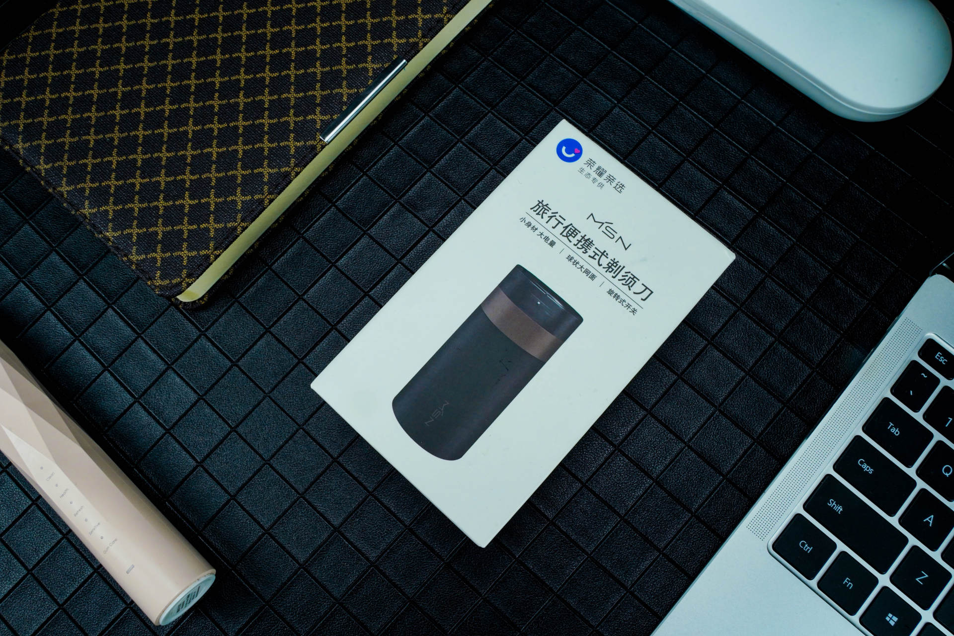 型男必备迷你剃须刀便携超长待机,型男必备小米剃须刀怎么选才超值