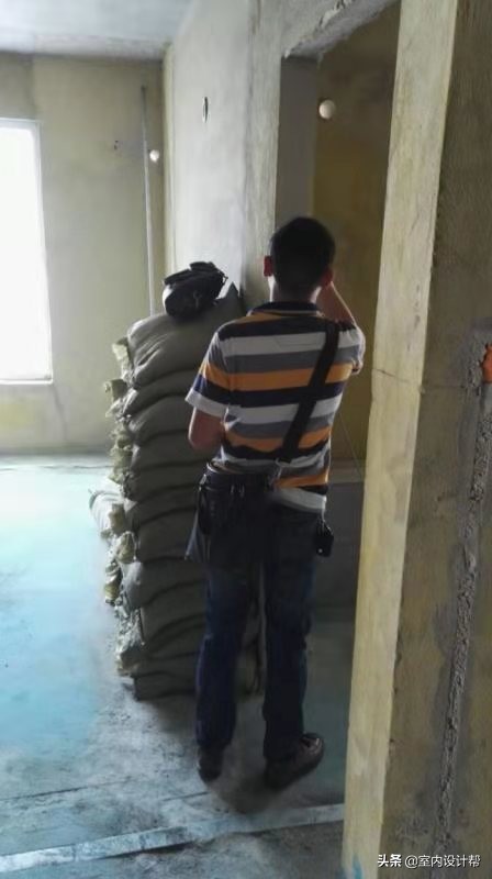 门套和墙体有缝隙？看看自己家的。自己需要操心解决