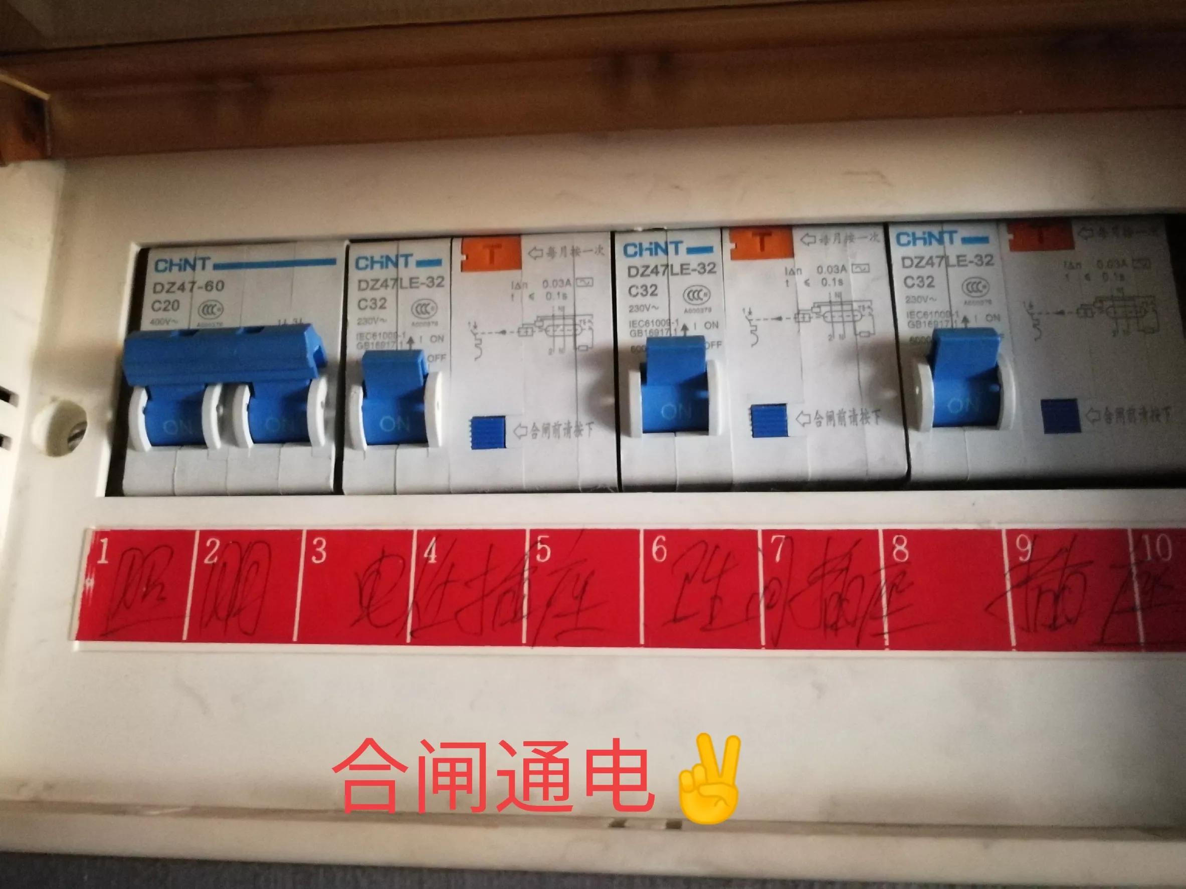 墙壁上插座的固定螺丝坏了怎么修,插座暗盒螺丝滑丝了怎么办