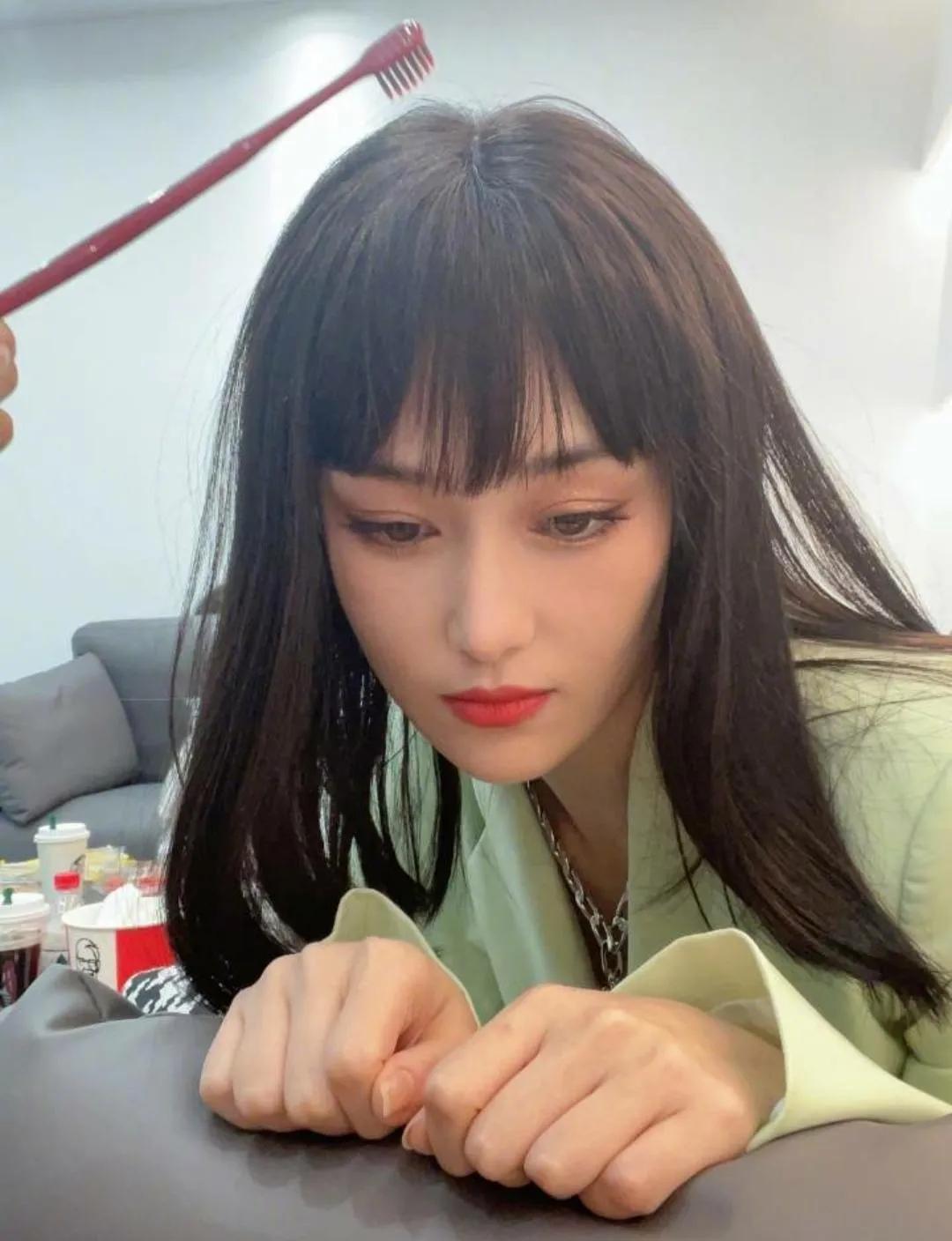 黑料铺天盖地,黑料满天飞娱乐圈