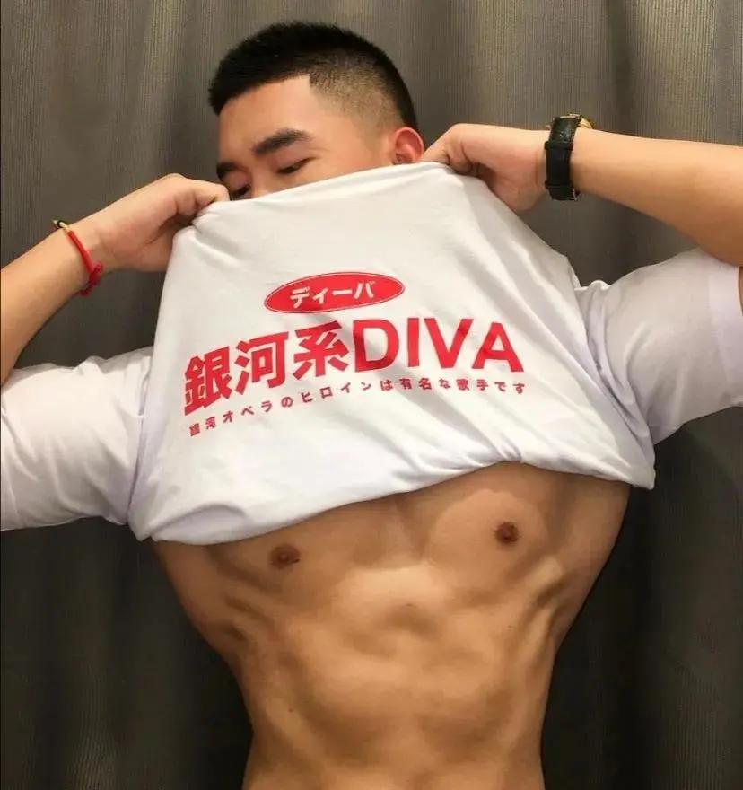 杭州小哥健身,帅哥锻炼肌肉身材特别棒