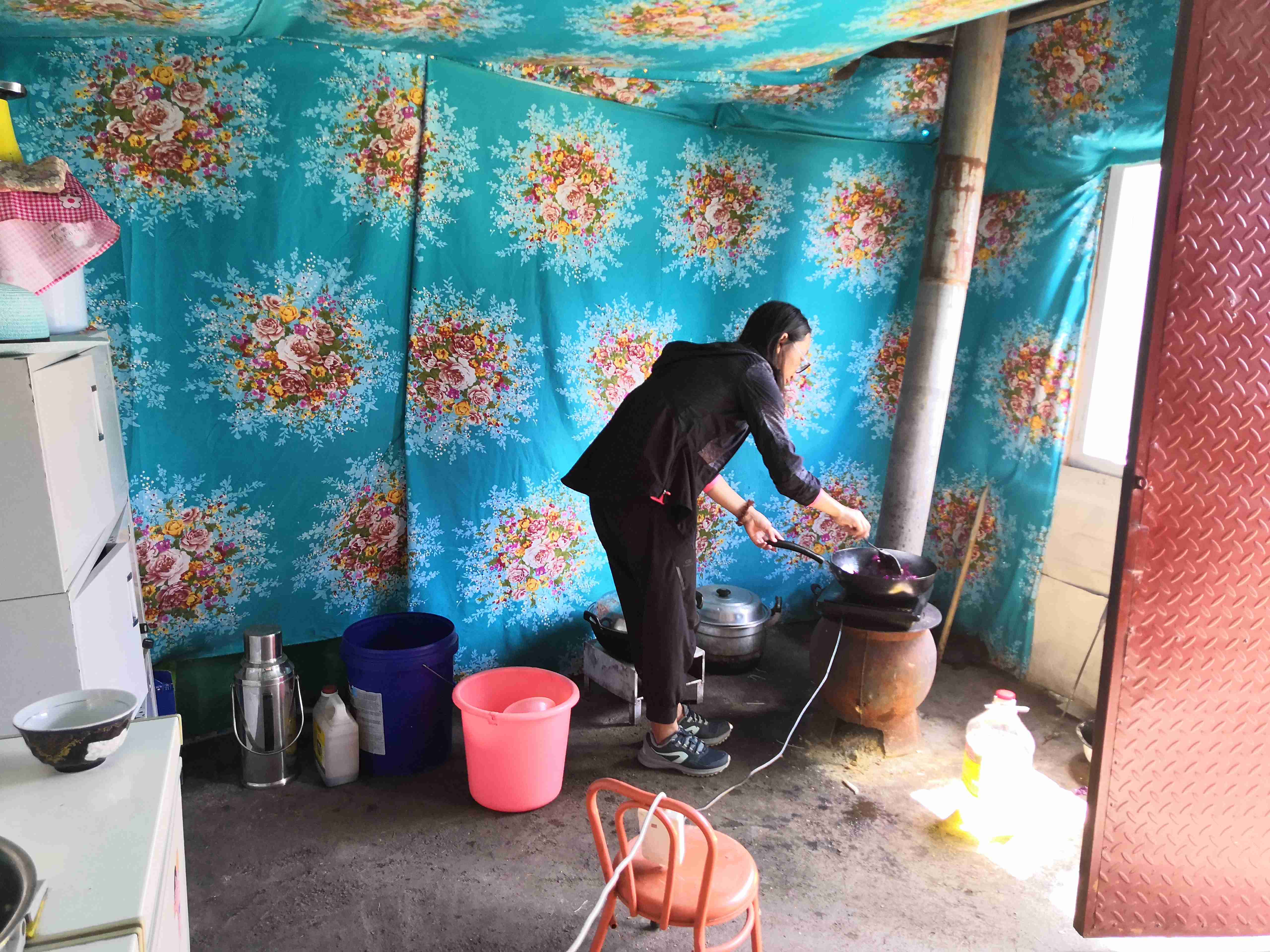 *疆新**蒙古包旅店老板，看他一天的收入多少，一个月就抵我一年工资