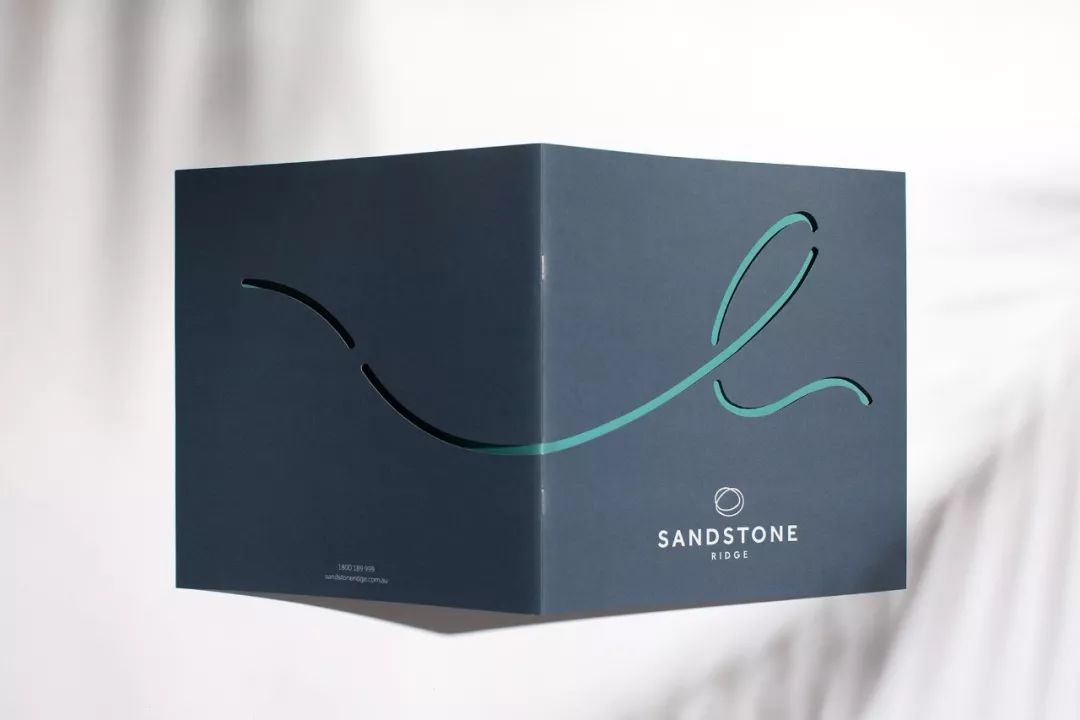 公司画册封面简单大气,红色画册封面手绘简约大气