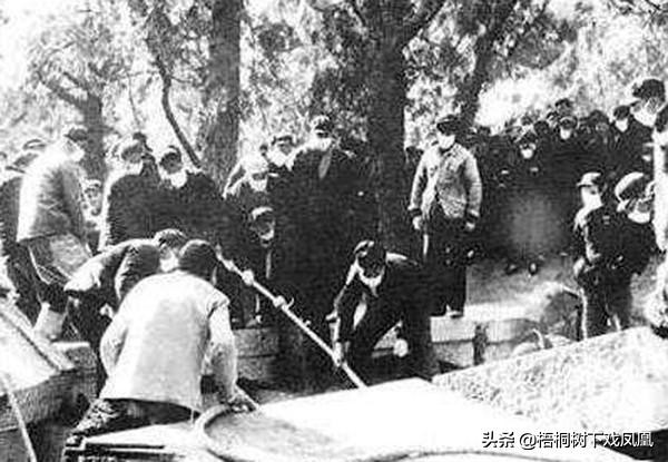 农民挖出古墓毁坏尸体,黄忠的墓被挖出来的视频