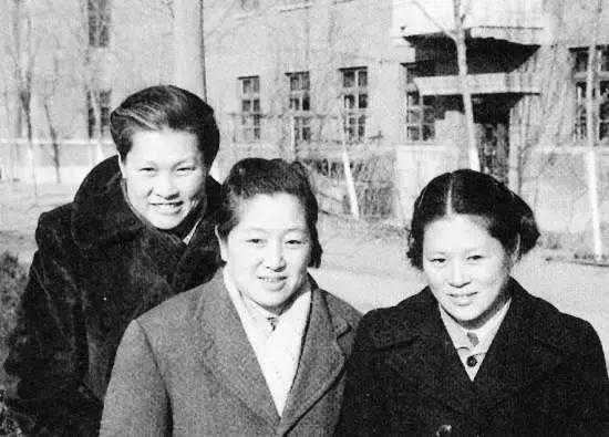 特朗普三个女儿合影照片,特朗普女儿100张罕见照片曝光