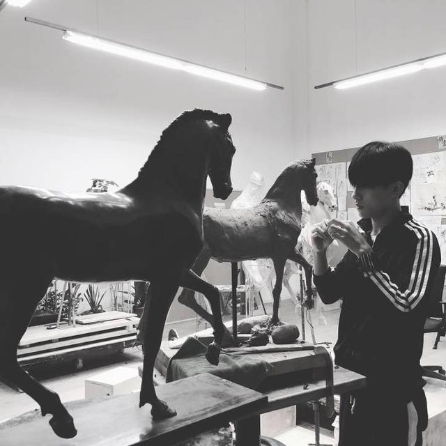 大家对易烊千玺的评价一段话,易烊千玺人物评价简洁