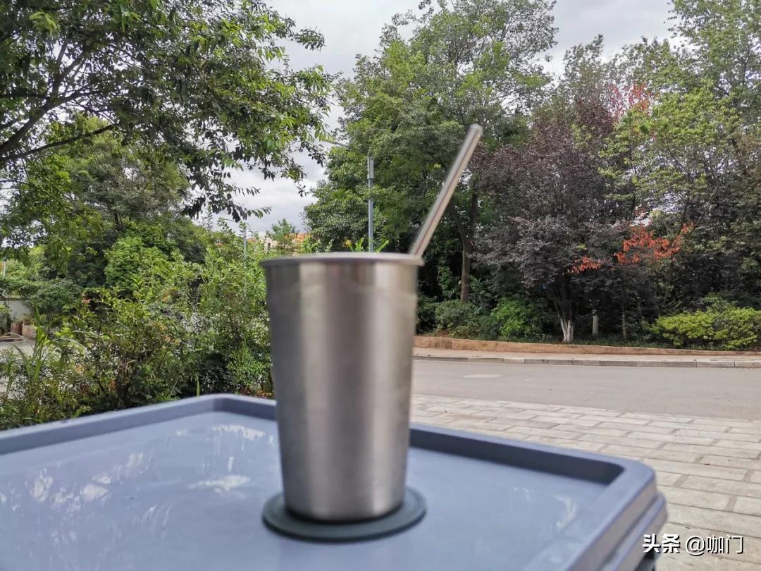 日出200+杯、运营千人粉丝群，2个人就够了