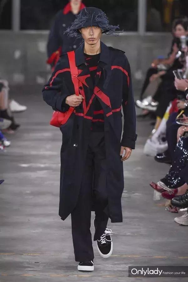 张艺兴valentino东京神图,张艺兴valentino秀场表演