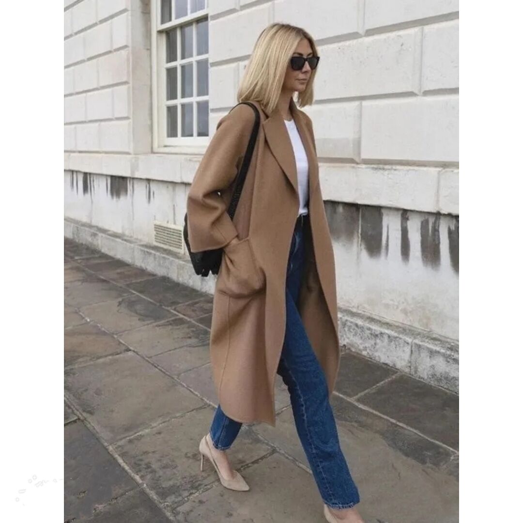 黑色和深咖色哪种颜色适合秋冬穿,浅的奶茶色在冬天里穿颇显氛围感