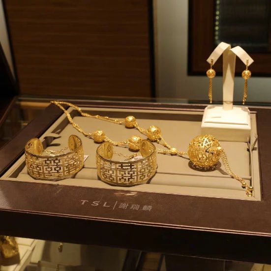 周大福金镯周生生,周大福传承手镯限量版龙凤镯