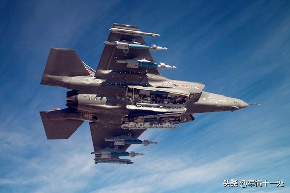 昭和男儿发动战争，平成废柴沉迷舰娘，日本*队军**是如何堕落的？