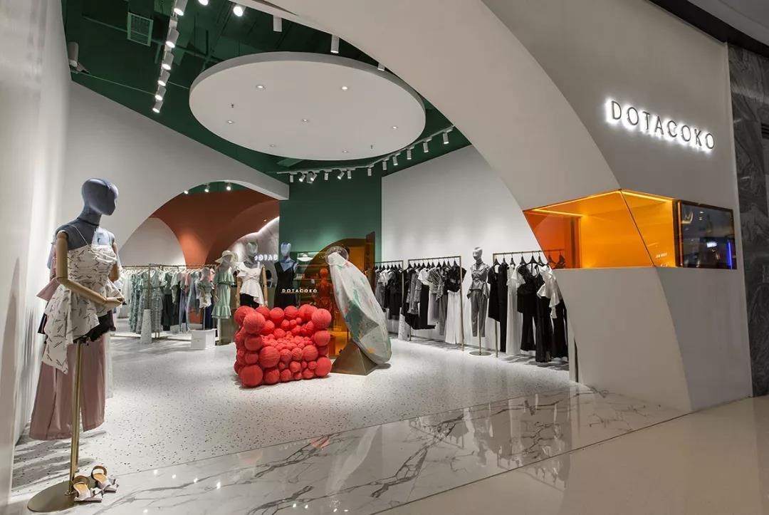 打卡服装体验店,爱丽丝梦游仙境服装款式