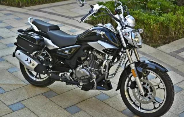 光阳racingh150和豪爵uhr150如何选择,豪爵实用型150摩托车最强推荐