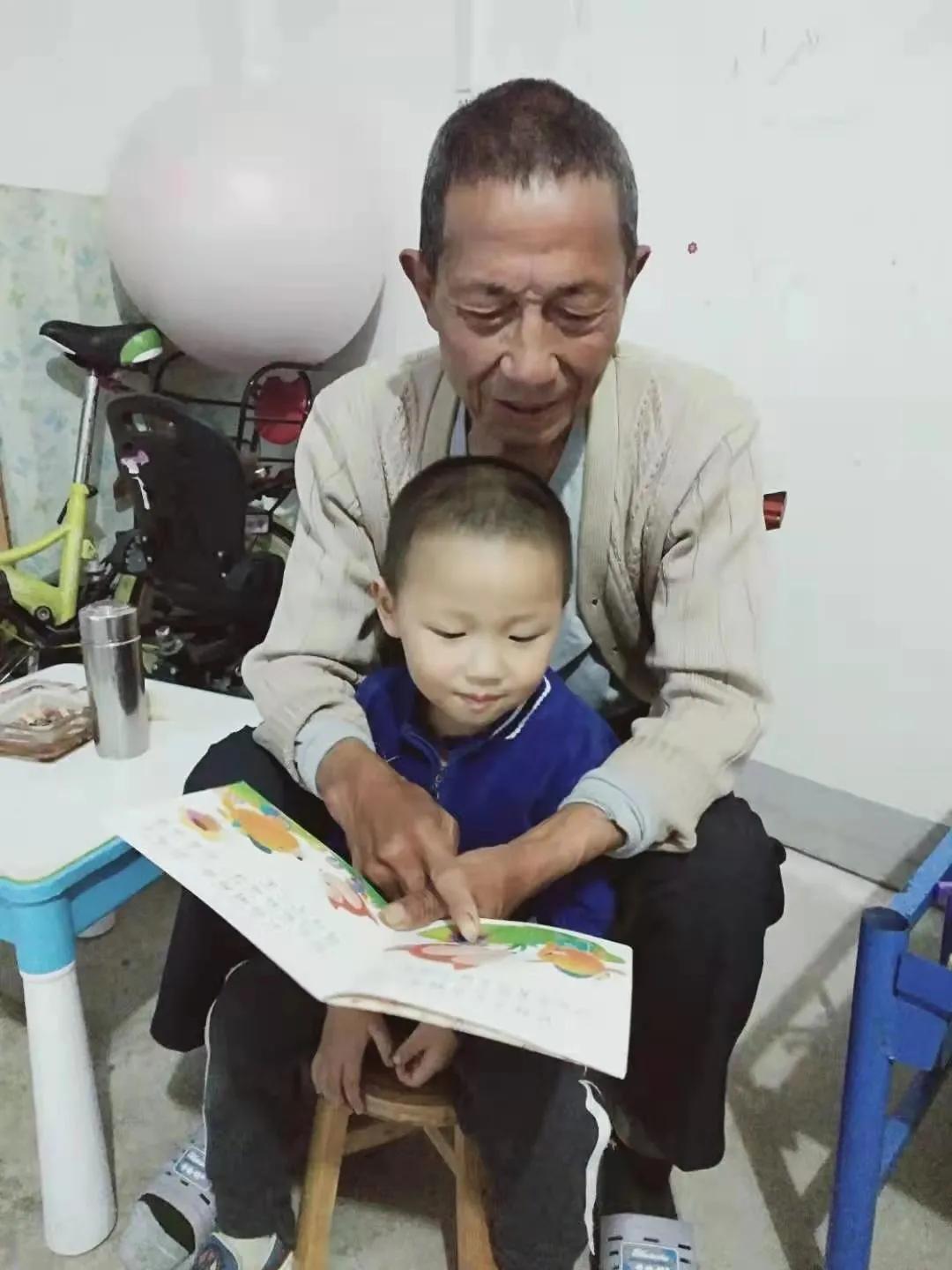 父亲节，致敬当过兵的老父亲！他向我说过两句话，让我活得很坦荡