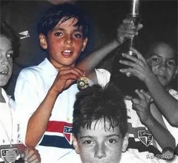 卡卡的纯情爱恋，守身三年只为与你携手殿堂，专情致死的足坛清流