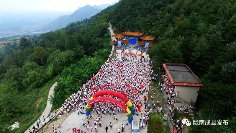 我叫成县，这是我2019年的自拍照~