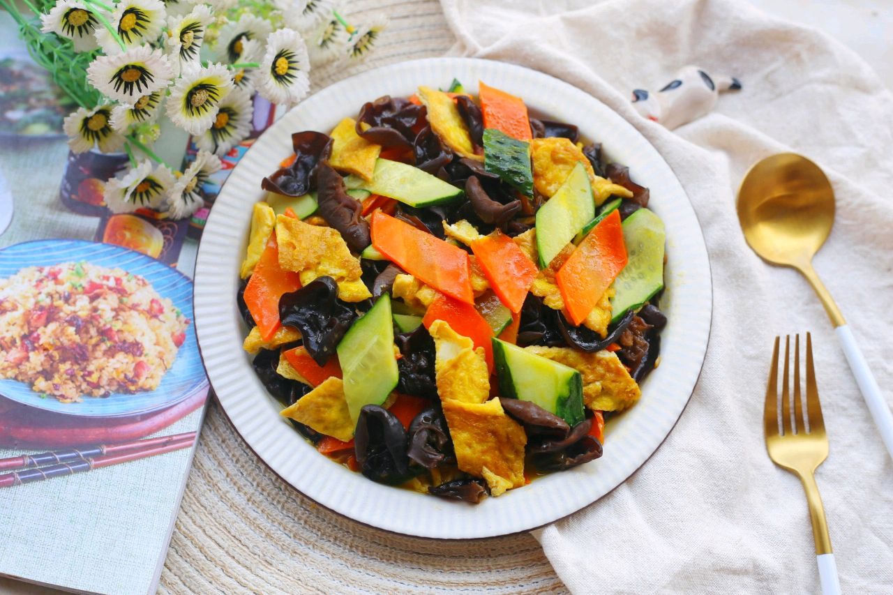 黄瓜胡萝卜木耳炒鸡蛋虾仁做法,木耳黄瓜炒鸡蛋做法减脂