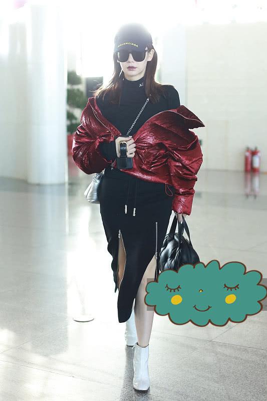 戚薇同款半身裙穿搭,戚薇穿毛衣搭配半身裙走时尚