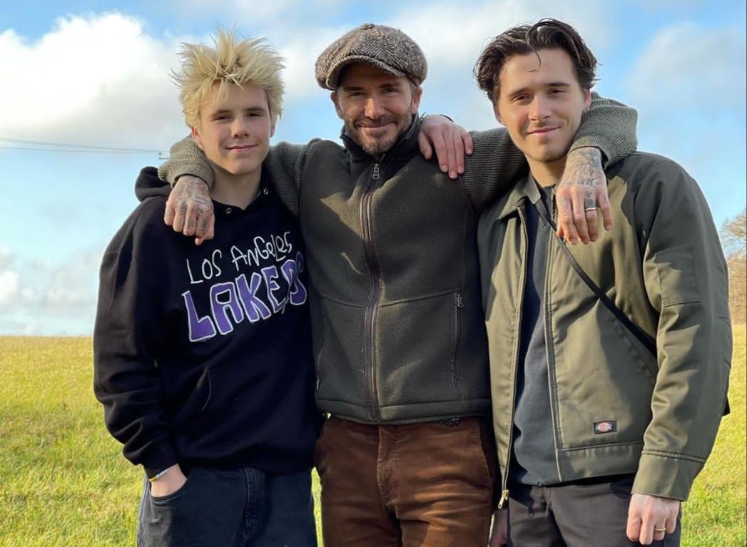 贝克汉姆训练全过程,贝克汉姆和儿子们踢球