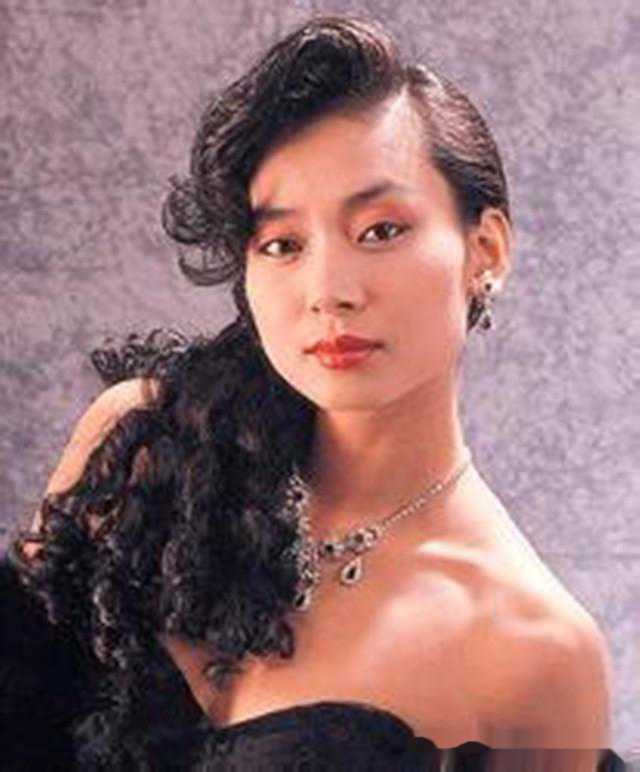 邝美云和周大福的关系,邝美云是如何成为亿万富婆的