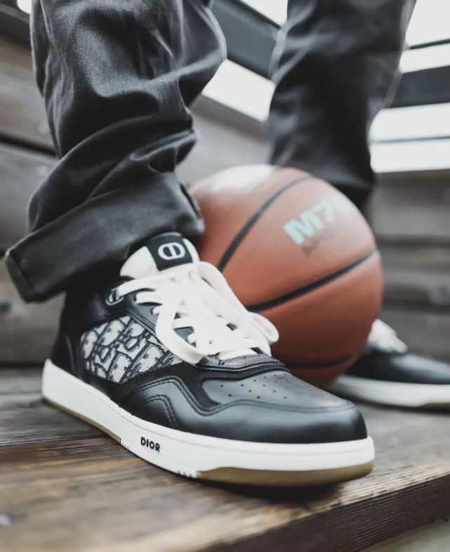 lv鞋贵还是aj贵,lv和aj哪个值得买