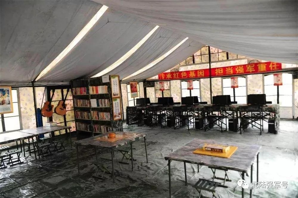 我是*用军**帐篷佩奇！一起来认识我的家族成员吧！