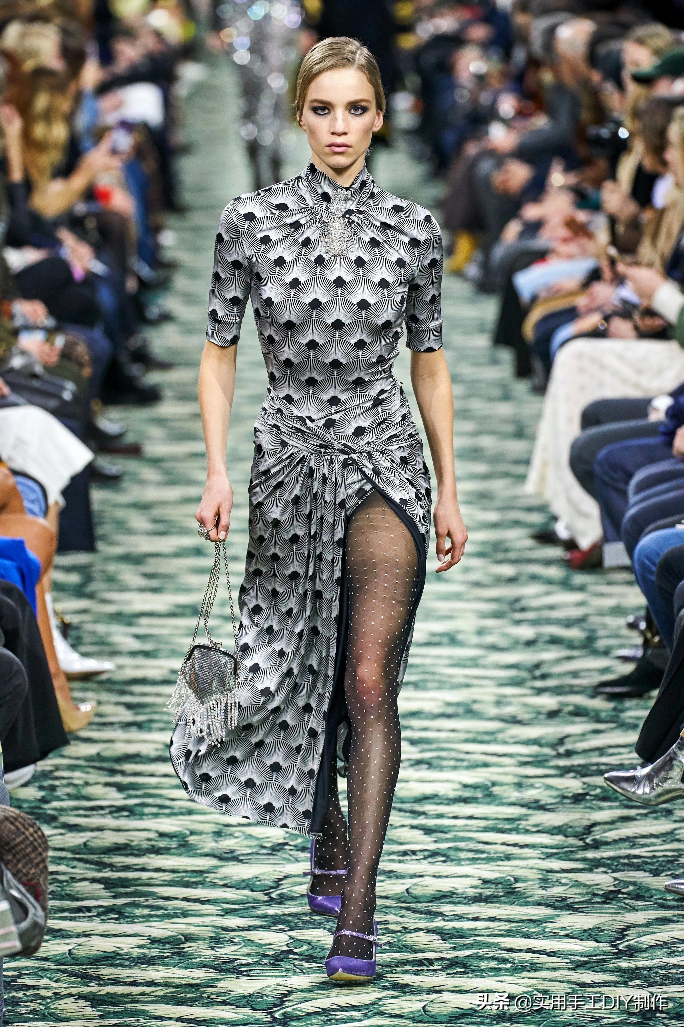 时装周pacorabanne系列2020,pacorabanne2021春夏系列金属长裙