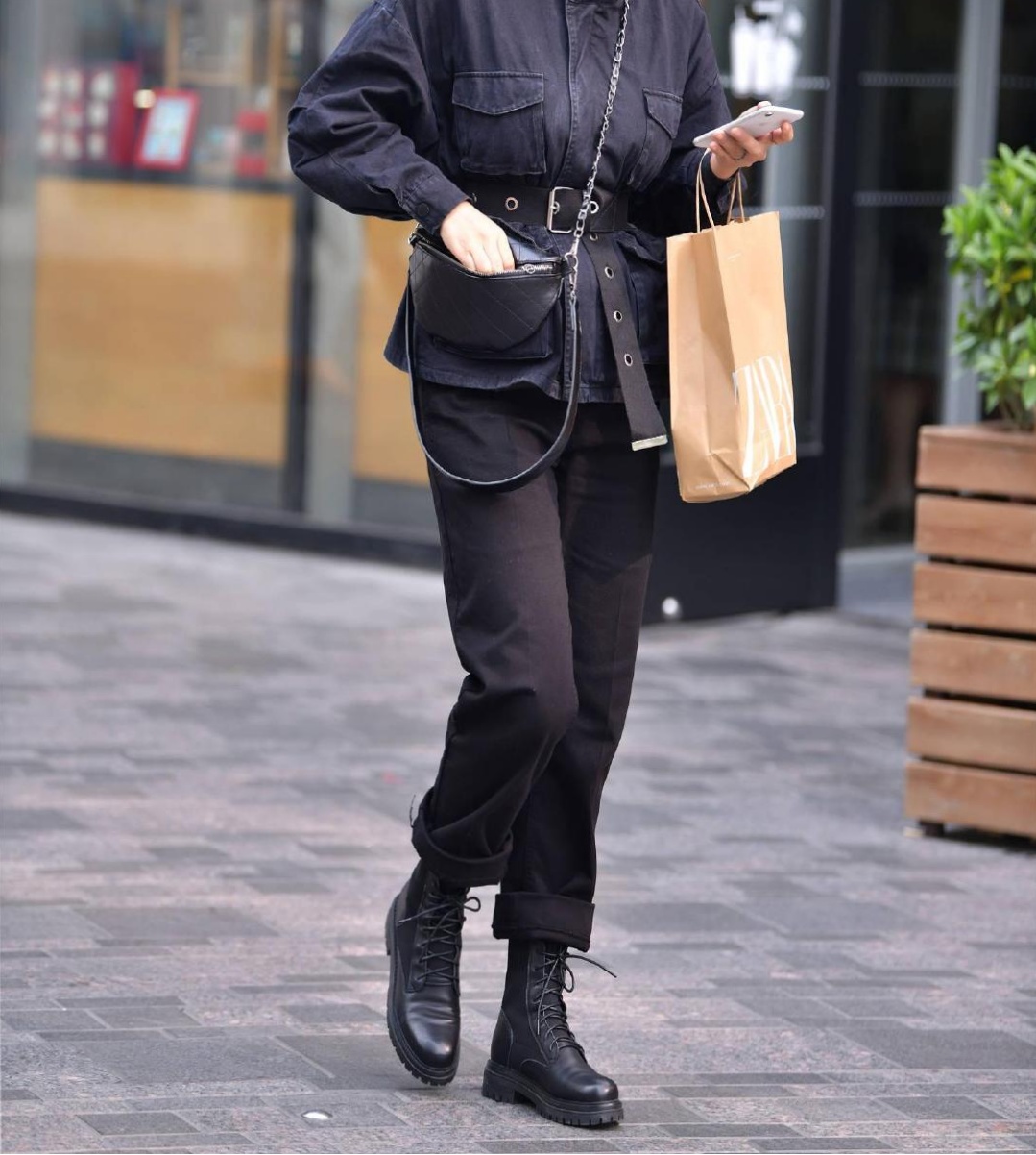 春天的九分裤搭配短靴如何才时髦,街头风帅气裤子