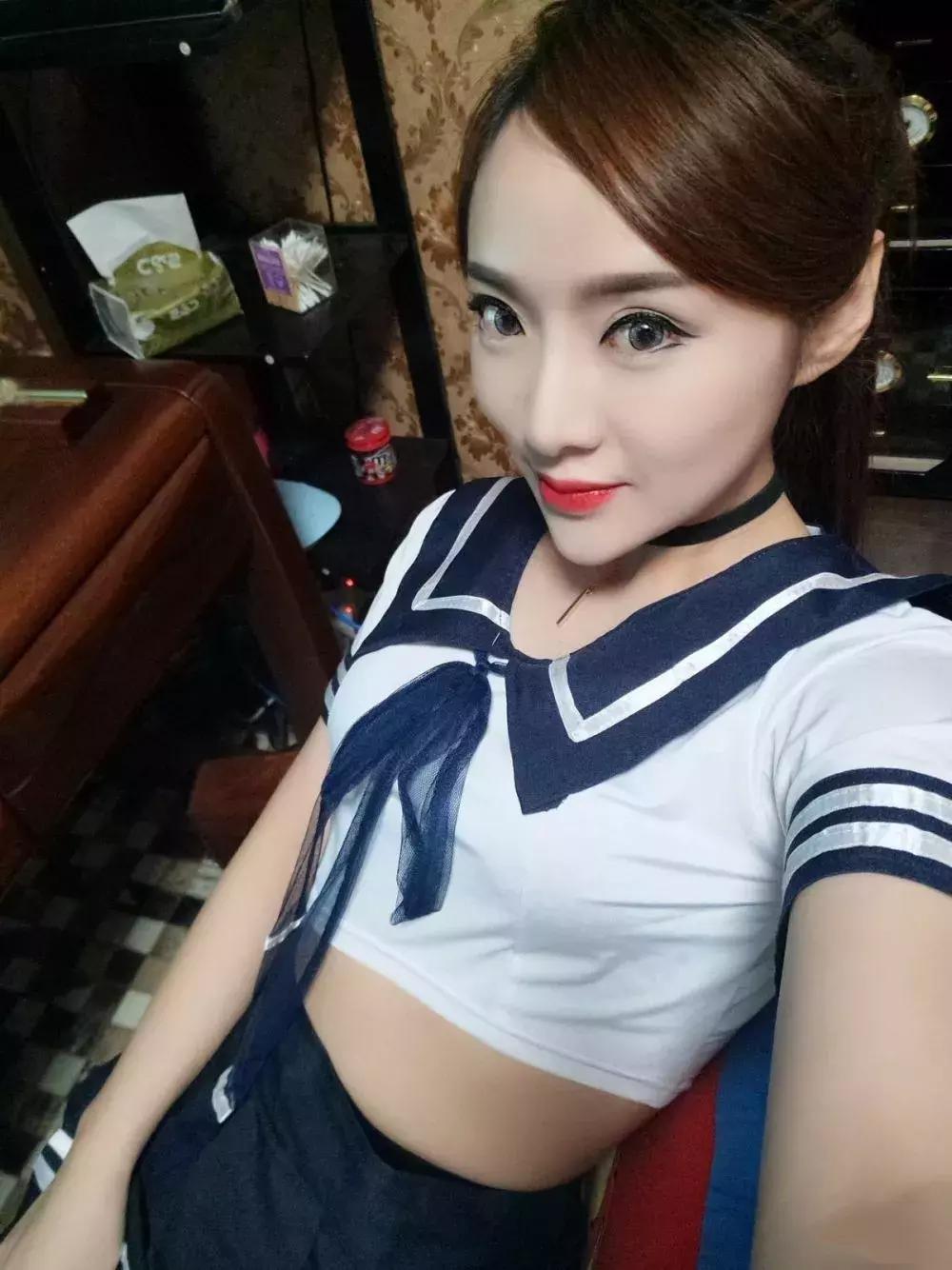 和男朋友约会时穿吊带,和男朋友穿的吊带裙