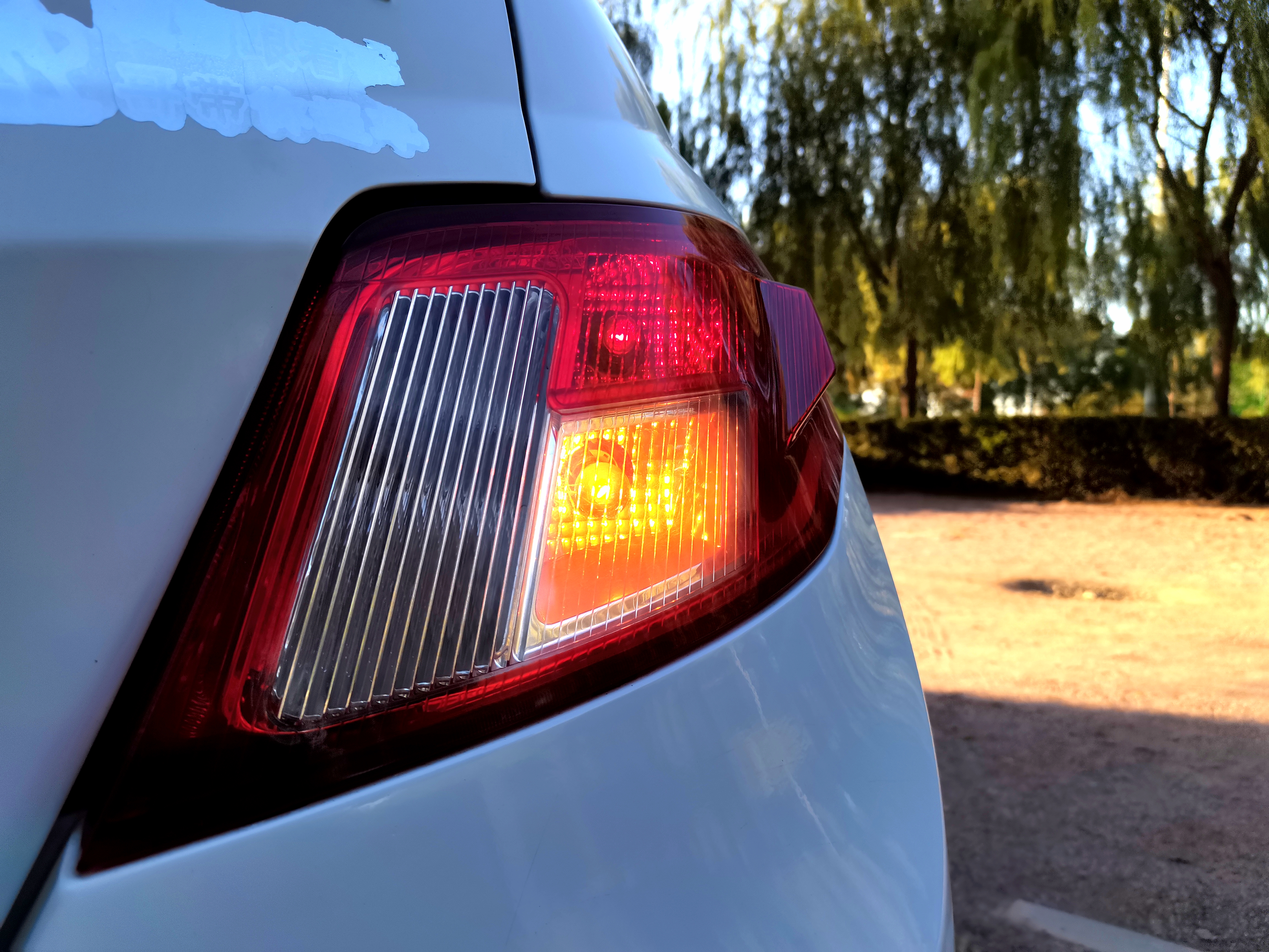 吉利帝豪ec7三元催化价格,万元左右的帝豪ec715可以买吗