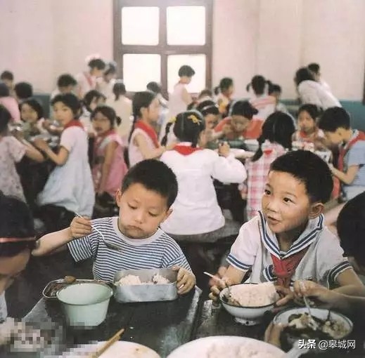 曾经这种衣服在六安夏天人手一件，穿过的都老了