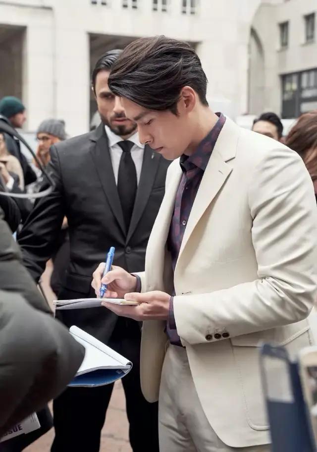 这么多年过去了，我还是那么爱他