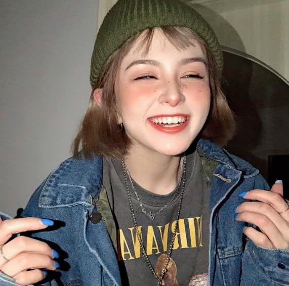 为什么叫自己名字感觉很怪,为什么喊自己的名字就不顺口