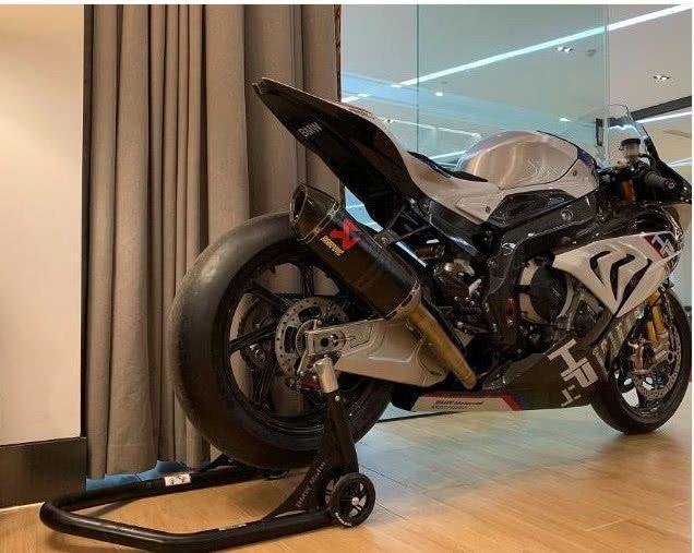 120万一辆的宝马机车，引擎纯手工打造，国内仅29辆可惜无法上牌