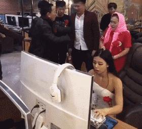 中国网吧vs印度网吧,中国网吧网速快吗