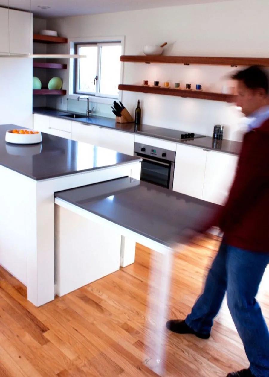 头一次见到自助餐,头一次见厨房装两个门