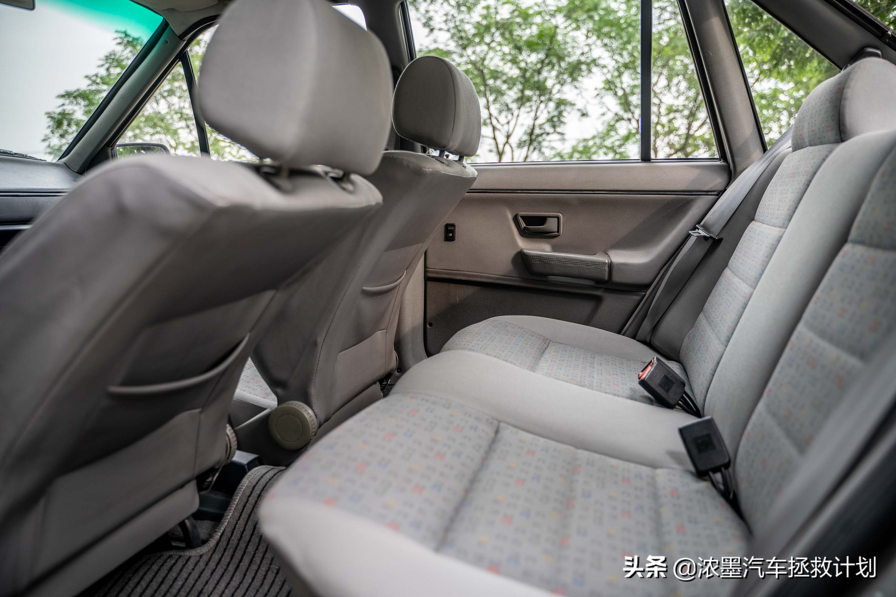 「妙手生花」重建一台战损级桑塔纳，带给它历经千般后的华丽重生