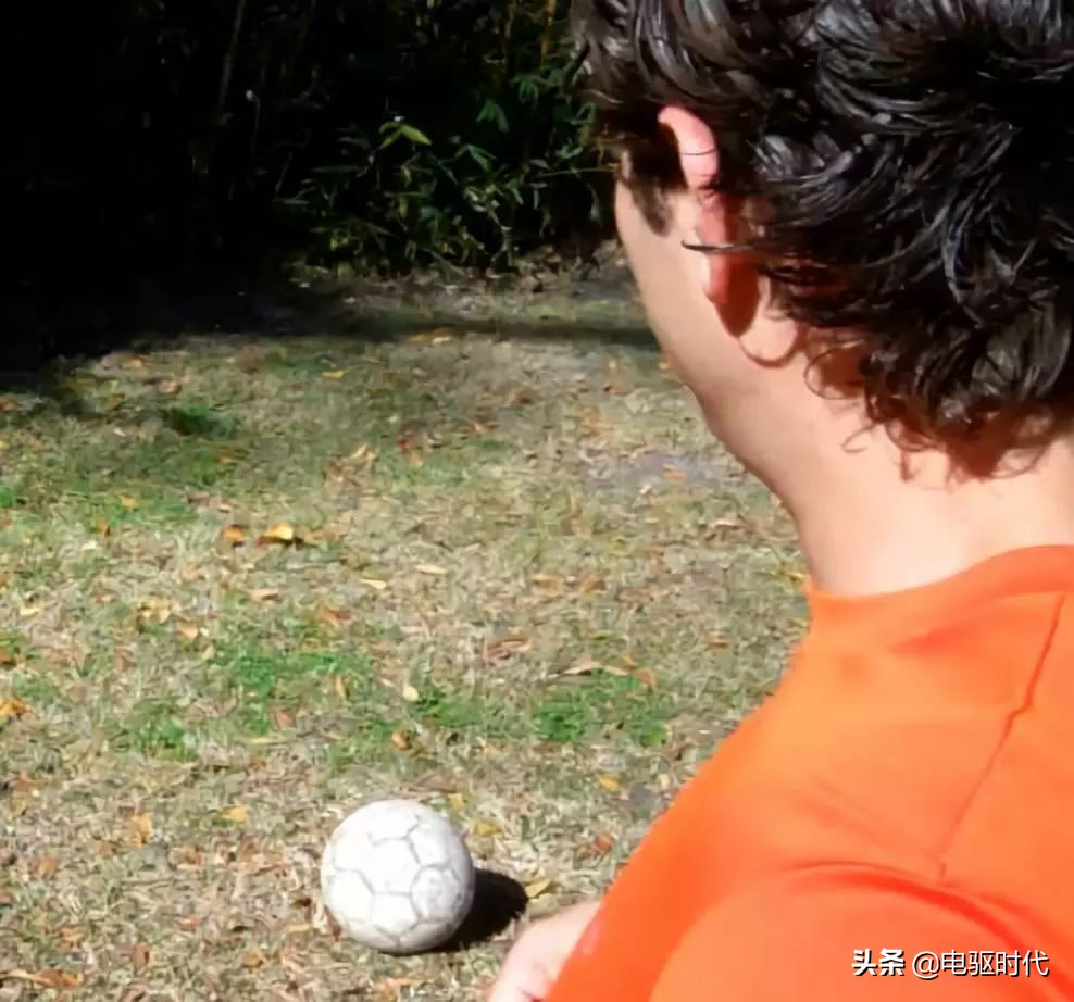 青训接球转身射门教案6-8岁,足球教学正脚背抽射8点细节