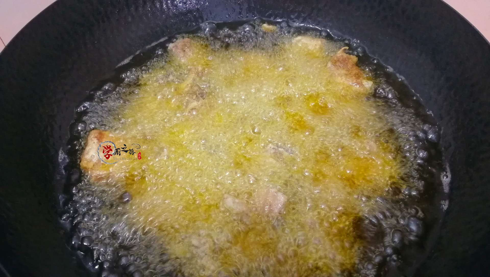 糖醋排骨干硬不脱骨?看大厨如何操作,干香肉嫩脱骨入味有诀窍