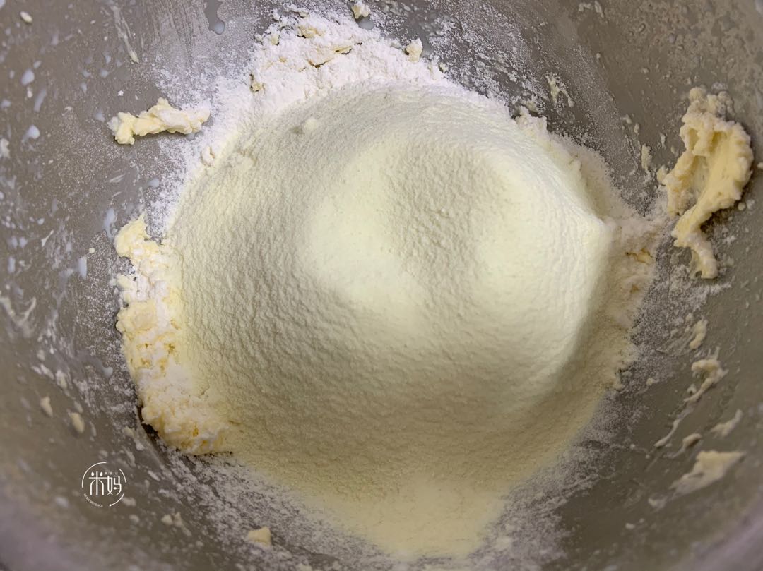 牛奶自制奶棒,用面粉和牛奶制作简单的食物