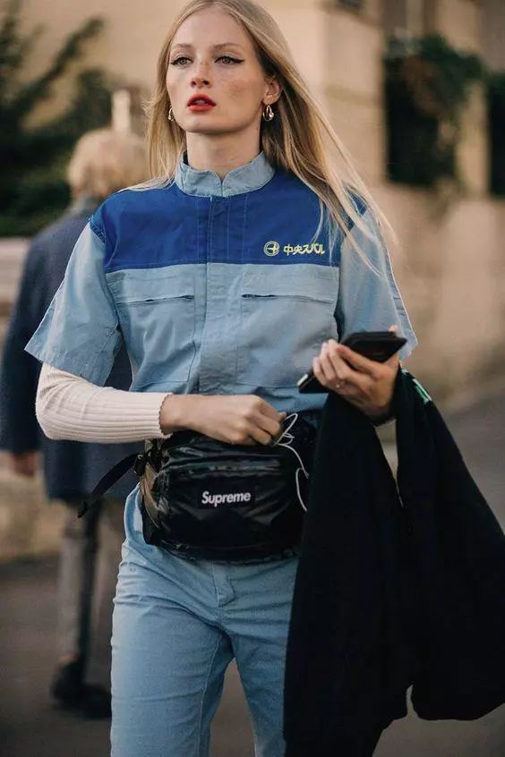 大衣配背包好看吗,大衣配短款包包显个高