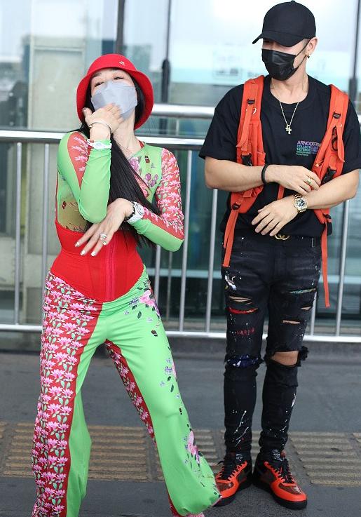 50岁的钟丽缇大秀,49岁钟丽缇出席活动变油腻大妈