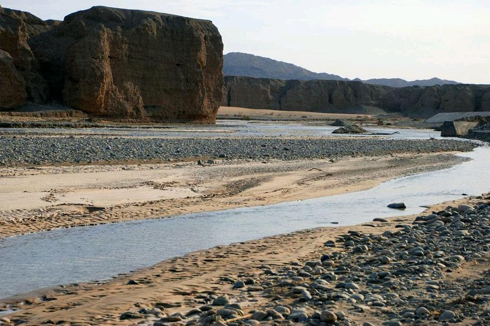 甘肃民风淳朴悠然，又略有点暴躁自大，山清水秀，景色宜人