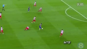 晃倒博阿滕gif恶搞,梅西晃倒博阿滕搞笑p图动画