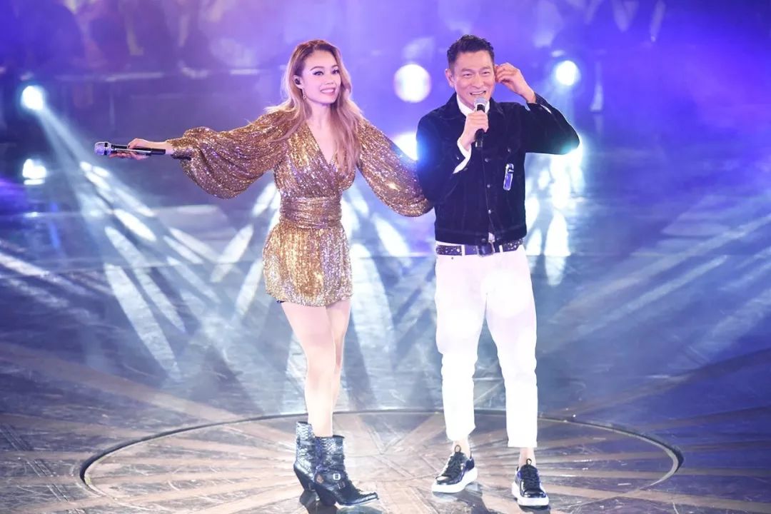 容祖儿张学友刘德华,容祖儿演唱会刘德华出场