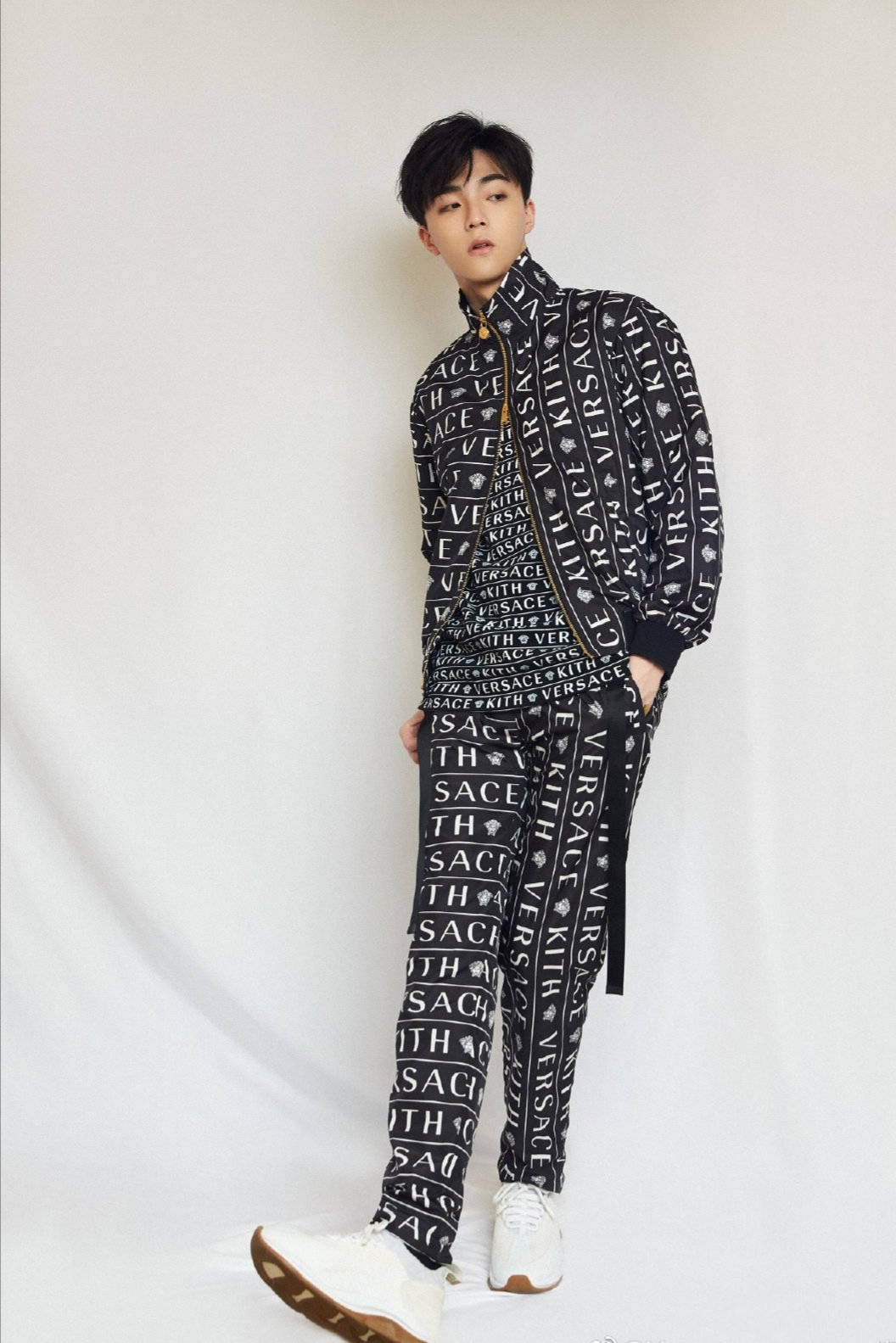 运动鞋怎么搭配才好看,如何把运动鞋搭配出时尚感