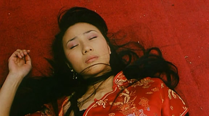 16岁“小镇荡妇”的屈辱成长史，这部电影道尽了人性和欲望